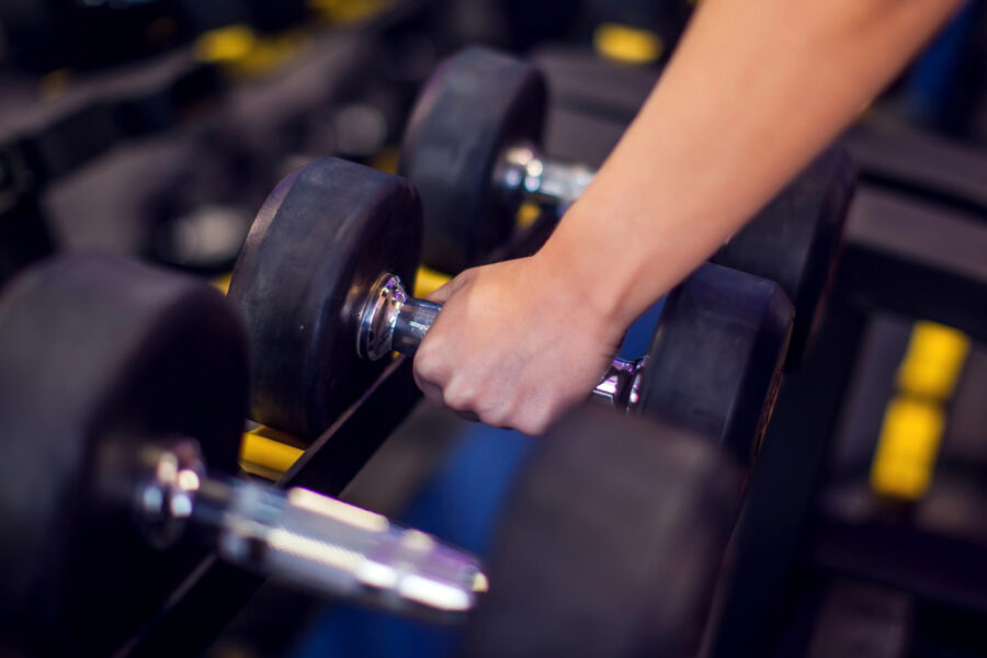 Grabbing weight during rest for weight training