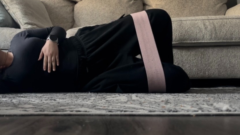 clamshell glute exercise with booty band